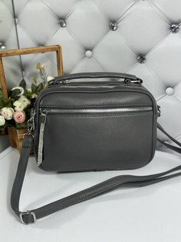 Женская сумка чемоданчик кроссбоди небольшая стильная сумочка через плечо серая экокожа