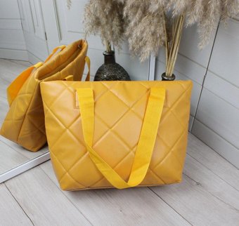 Женская стеганая сумка вместительная стильная молодежная желтая экокожа